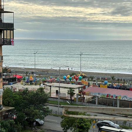 Apartment Near The Sea บาทูมิ ภายนอก รูปภาพ