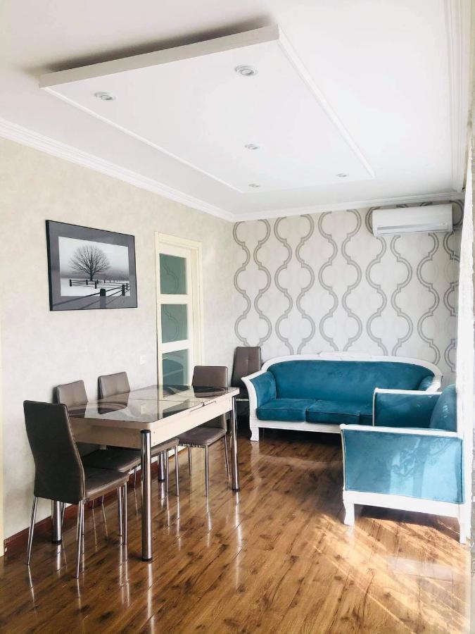 Apartment Near The Sea บาทูมิ ภายนอก รูปภาพ