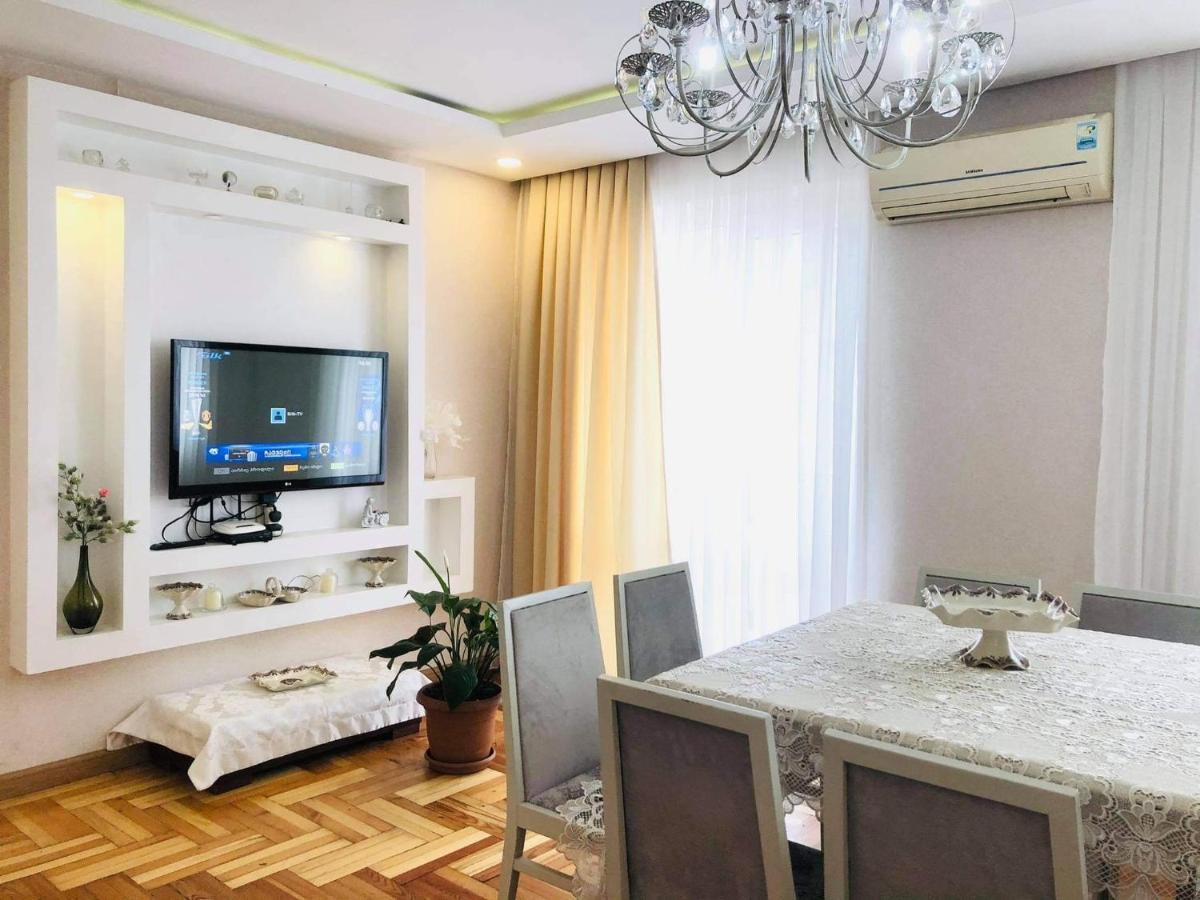 Apartment Near The Sea บาทูมิ ภายนอก รูปภาพ