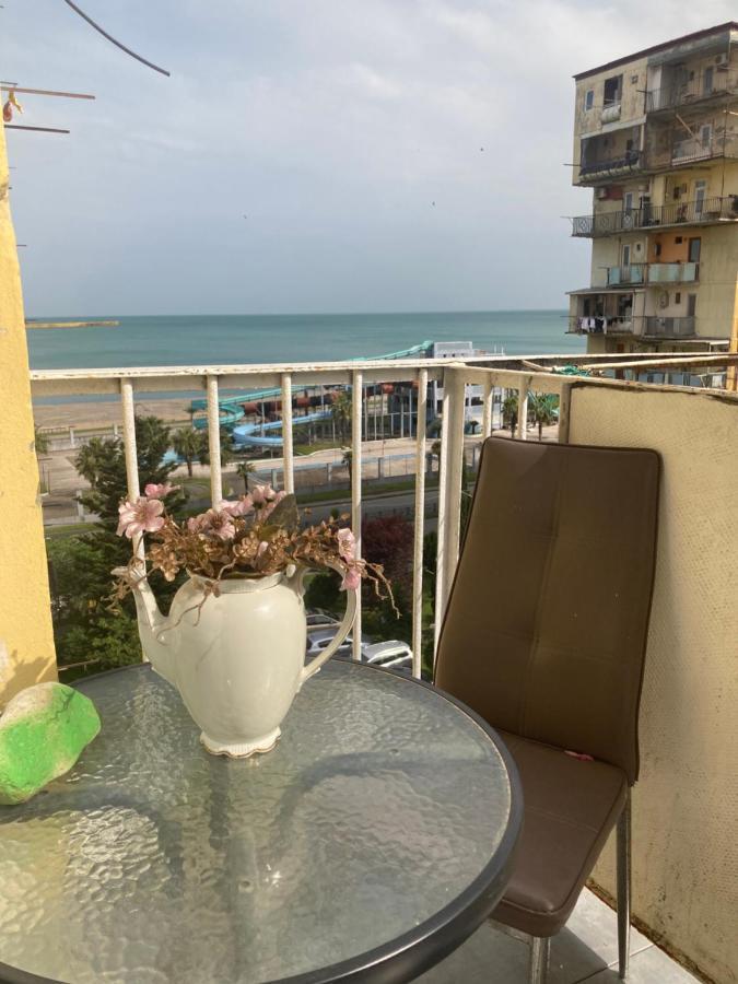Apartment Near The Sea บาทูมิ ภายนอก รูปภาพ